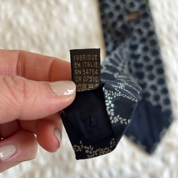 Vintage Valentino 100% silk tie. Perfect condition - Picture 4 of 6